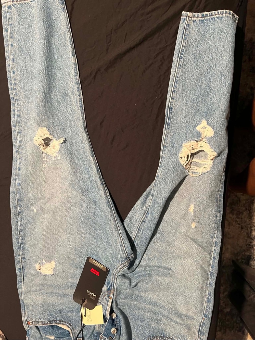Levi’s Premium Wedgie Straight Jeans Women’s 33 Light Wash Distressed NWT